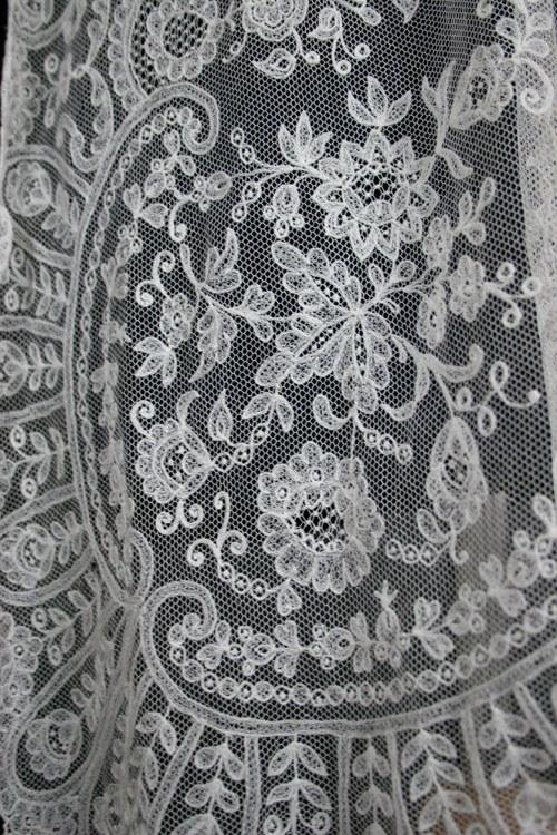 foto Irish Lace Museum, zdroj: http://www.irishlacemuseum.com/Assets/Images/Veils/veil5cls.jpg