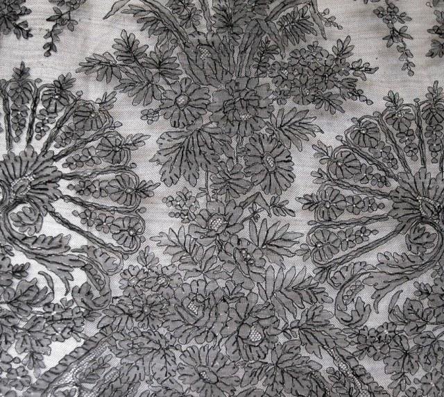 foto obchod Toni Ink, vystaveno na Rubylane.com, zdroj: http://www.rubylane.com/item/754502-RL-1700/Black-Antebellum-Chantilly-Lace-Shawl